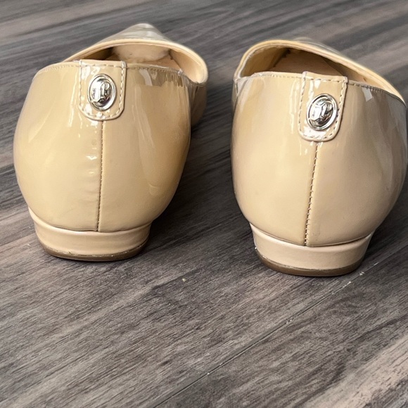 Ivanka Trump Patent Leather Pointed Toe Flats Tan - Picture 5 of 6